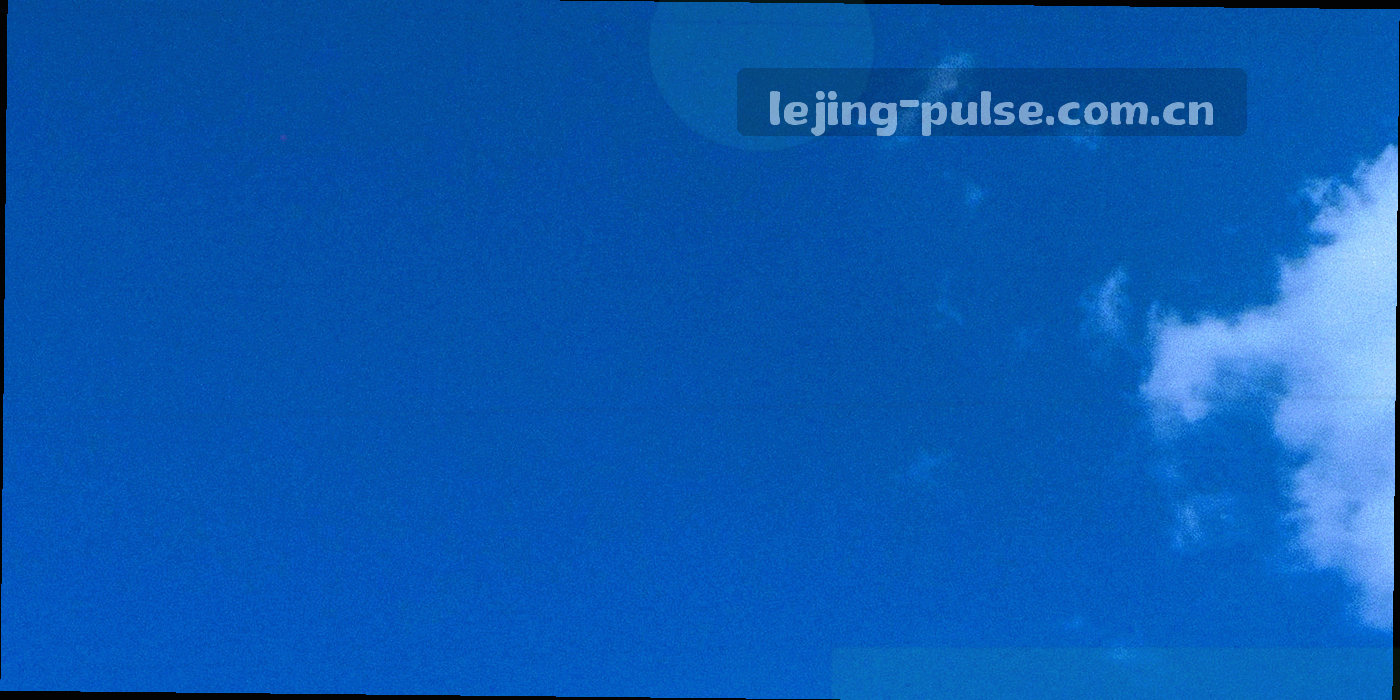 比分走势折线与控球率曲线在同一坐标系中叠加的抽象数据可视化